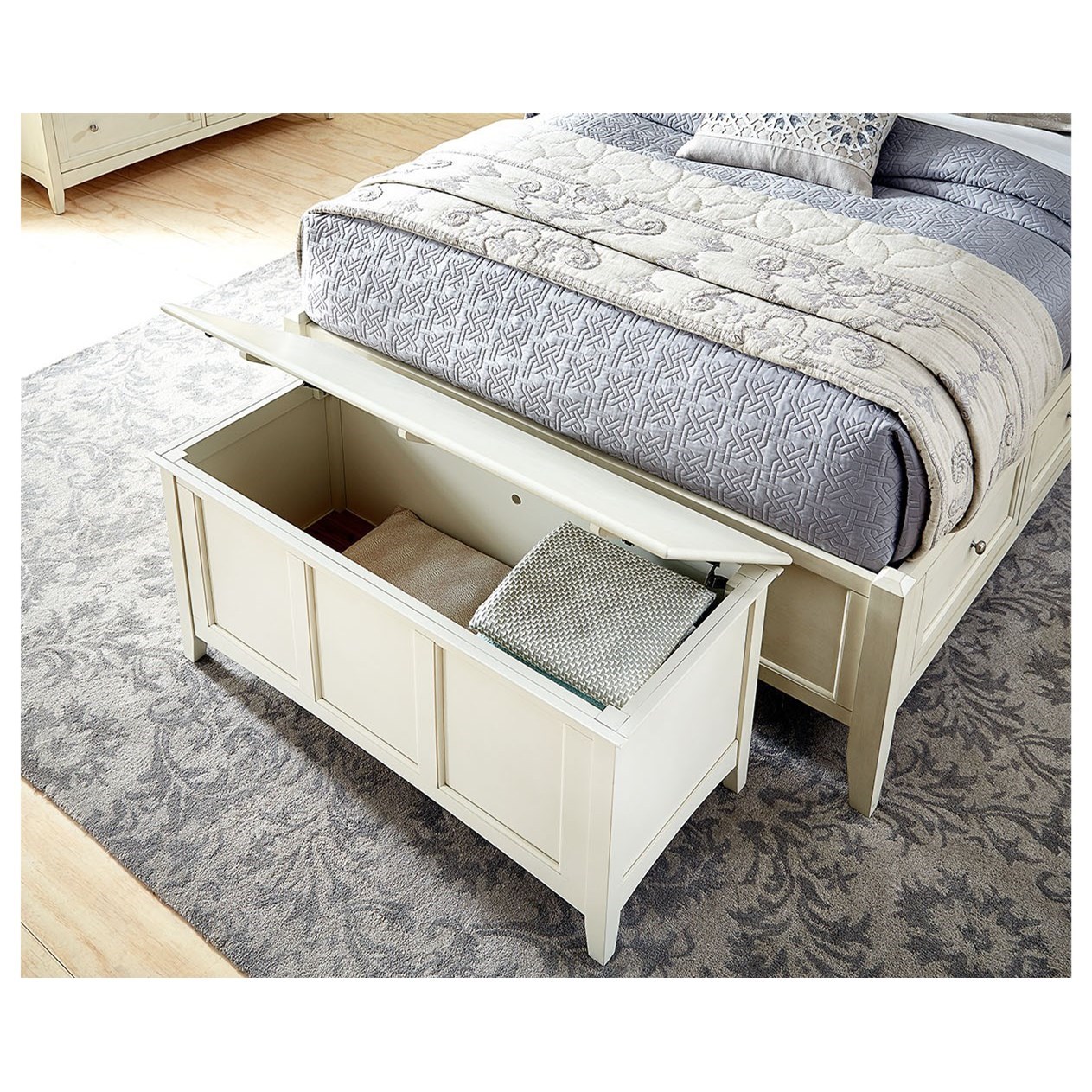 AAmerica Northlake Cottage Style Solid Wood Cedar Lined Blanket Trunk